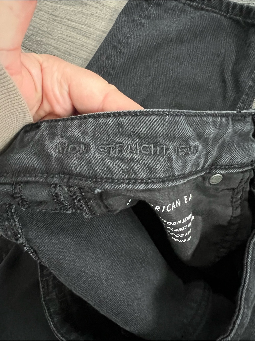 American Eagle Outfitters Women's Black Distressed High Rise Jeans - Picture 6 of 6
